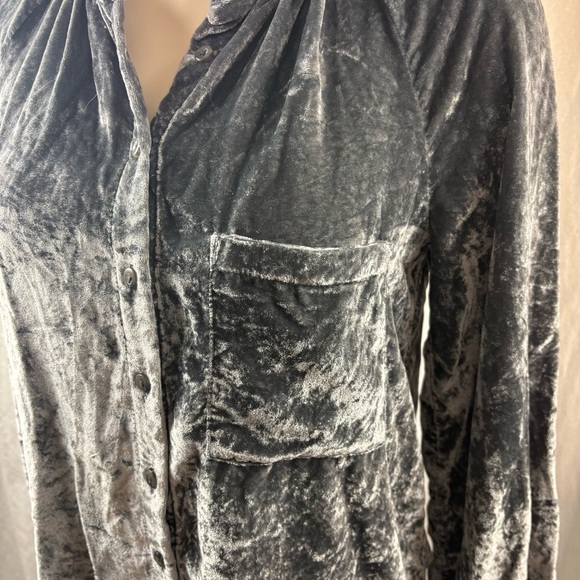 Anthropologie Pilcro Crushed Velvet Femme Buttondown Shirt in dark gray S - Picture 6 of 10